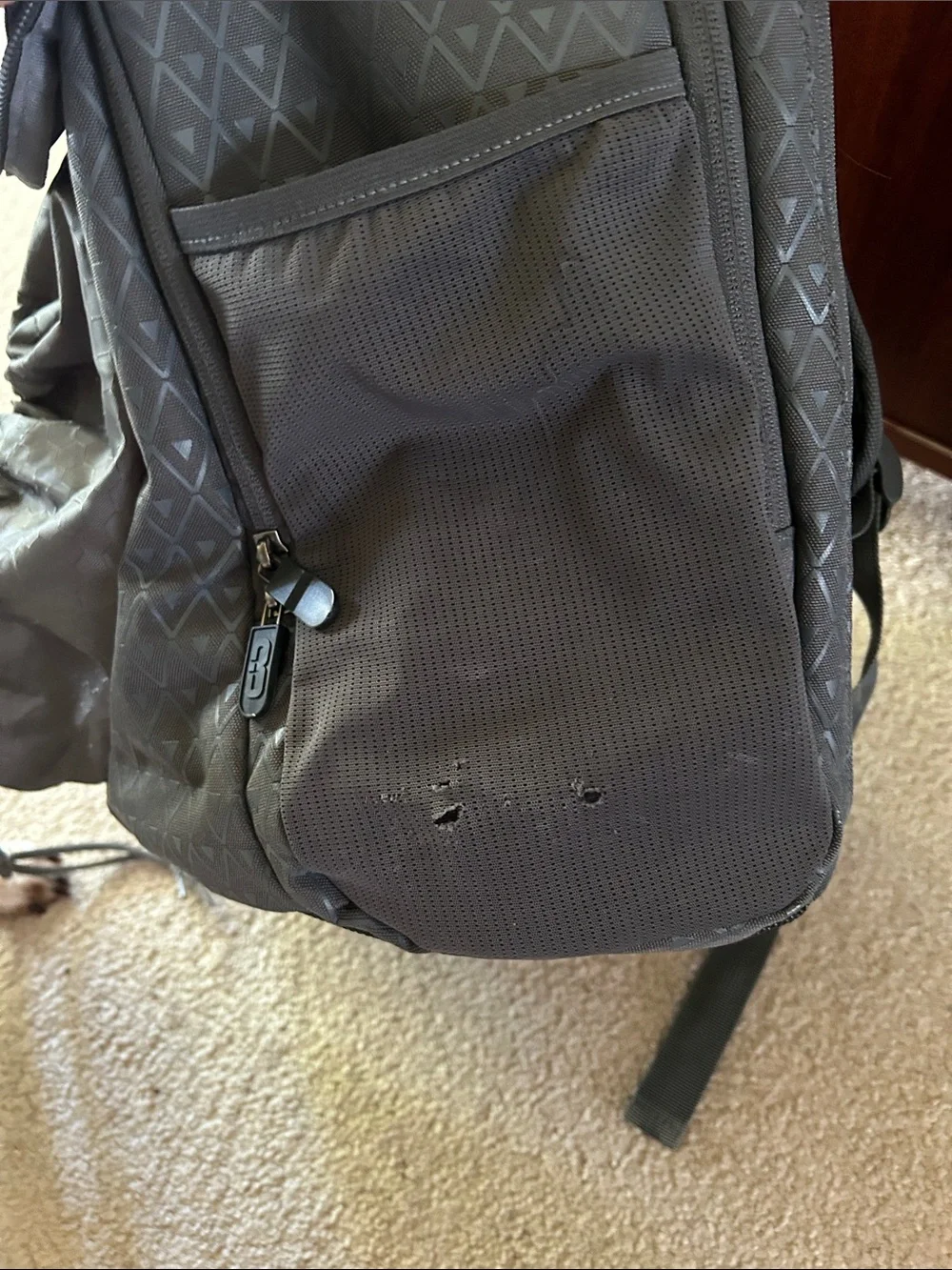 Point3 basketball bag.  Grey